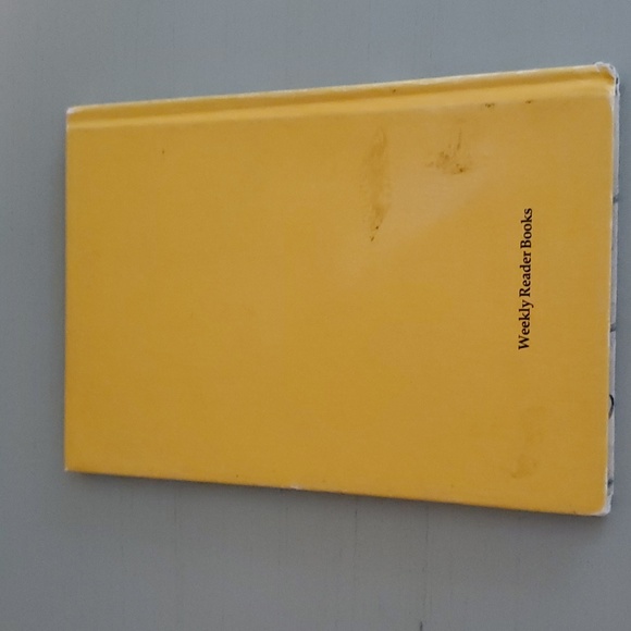 Vintage 1977, NORA and Mrs. Mind-Your-Own-Business (Weekly Reader) Hardcover - Picture 9 of 16